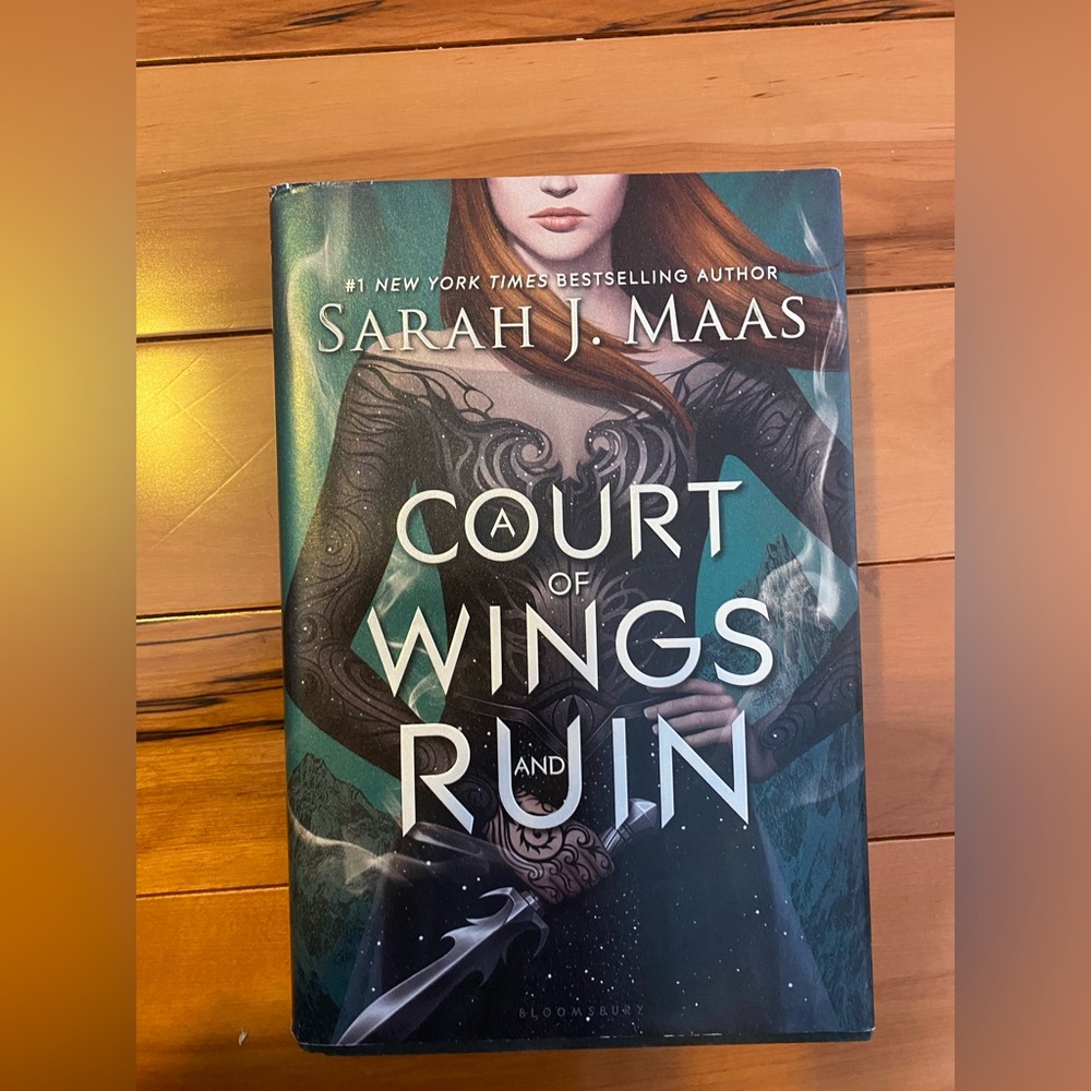 A court of wings and ruin hardback